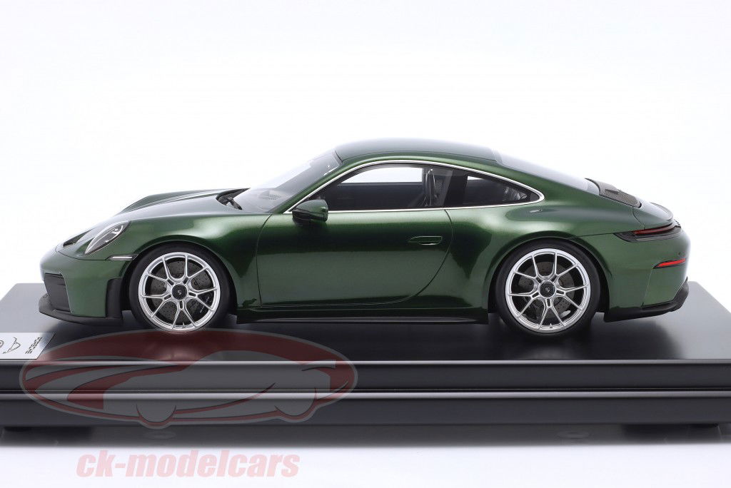 Porsche 911 (992.2) GT3 Touring Anno di costruzione 2025 verde quercia metallico 1:12 Spark
