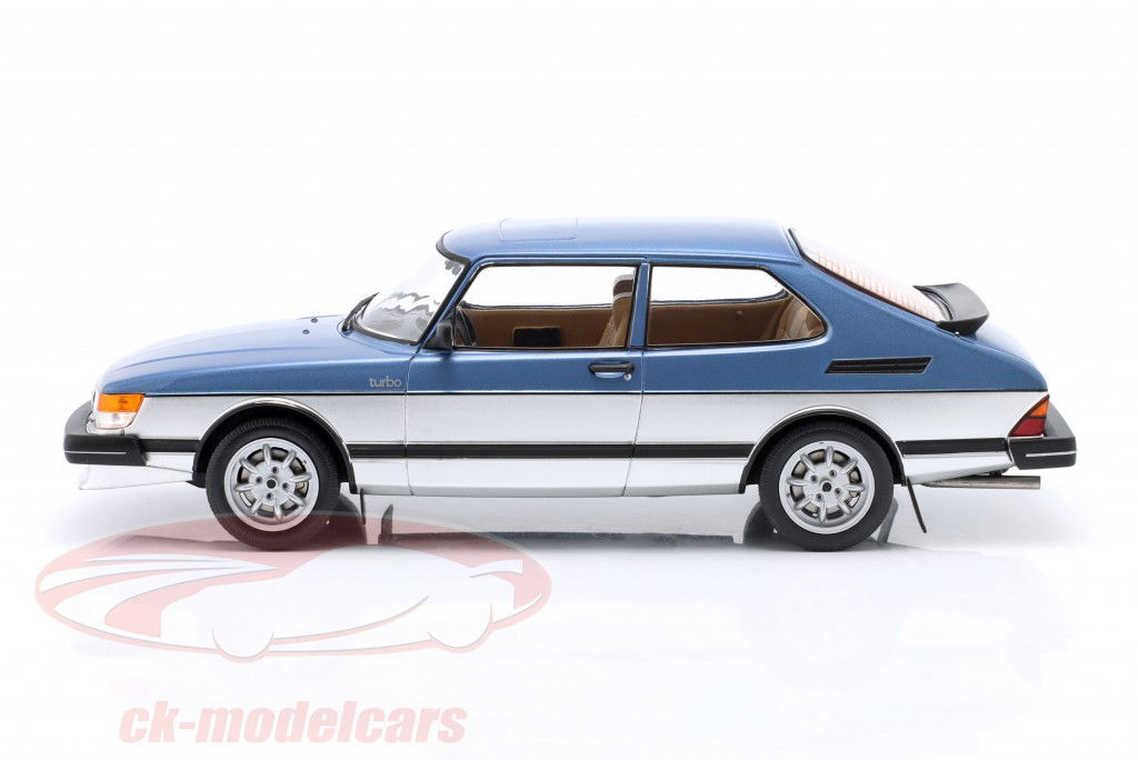 Saab 900 Turbo blu metallico / argento 1:18 ModelCar Group