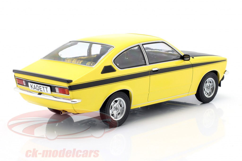 Opel Kadett C Coupe Bouwjaar 1975 geel / zwart 1:18 ModelCar Group