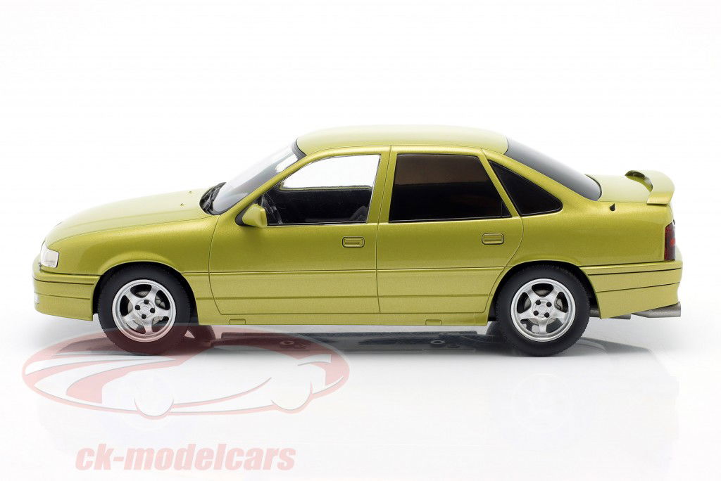 Opel Vectra A 2000 建造年份 1988 黄色的 金属 1:18 ModelCar Group