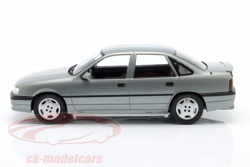 Opel Vectra A 2000 Ano de construção 1988 cinza metálico 1:18 ModelCar Group
