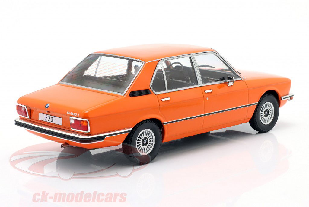 BMW 5 Series (E12) Año de construcción 1973 naranja 1:18 ModelCar Group