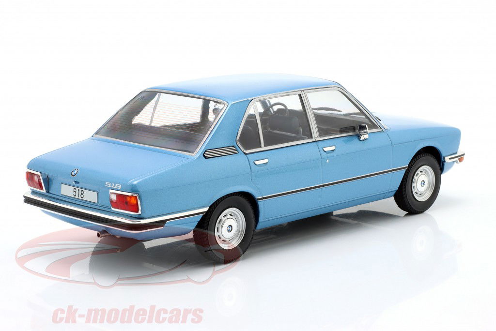 BMW 5 Series (E12) 建設年 1973 水色 メタリック 1:18 ModelCar Group