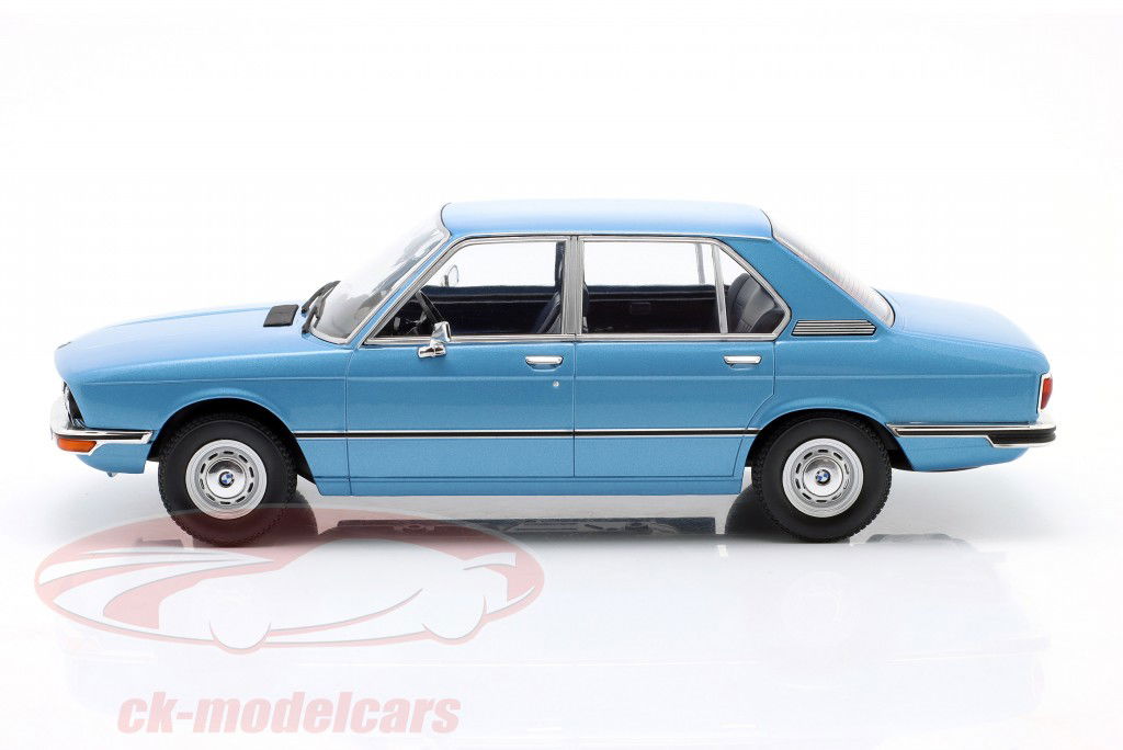 BMW 5 Series (E12) 建設年 1973 水色 メタリック 1:18 ModelCar Group