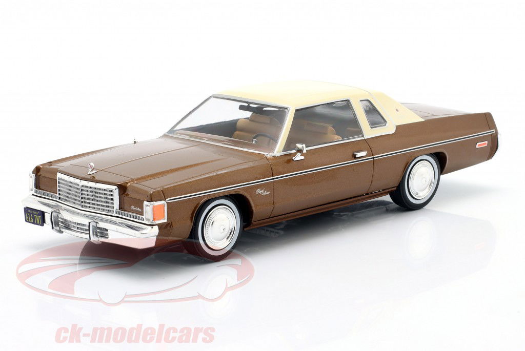 Dodge Royal Monaco 建造年份 1977 棕色的 金属 / 浅褐色的 1:24 WhiteBox