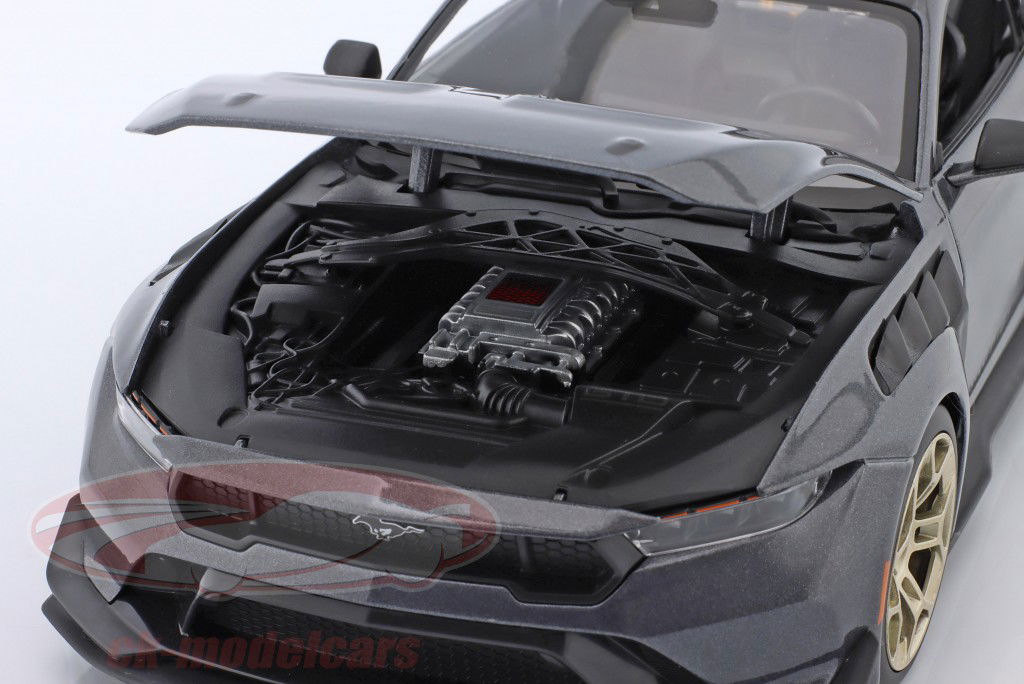 Ford Mustang GTD Год постройки 2025 серый металлический 1:18 Maisto