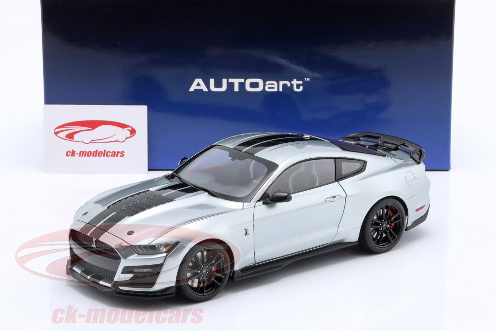 Ford Mustang Shelby GT500 sølv / sort 1:18 AUTOart