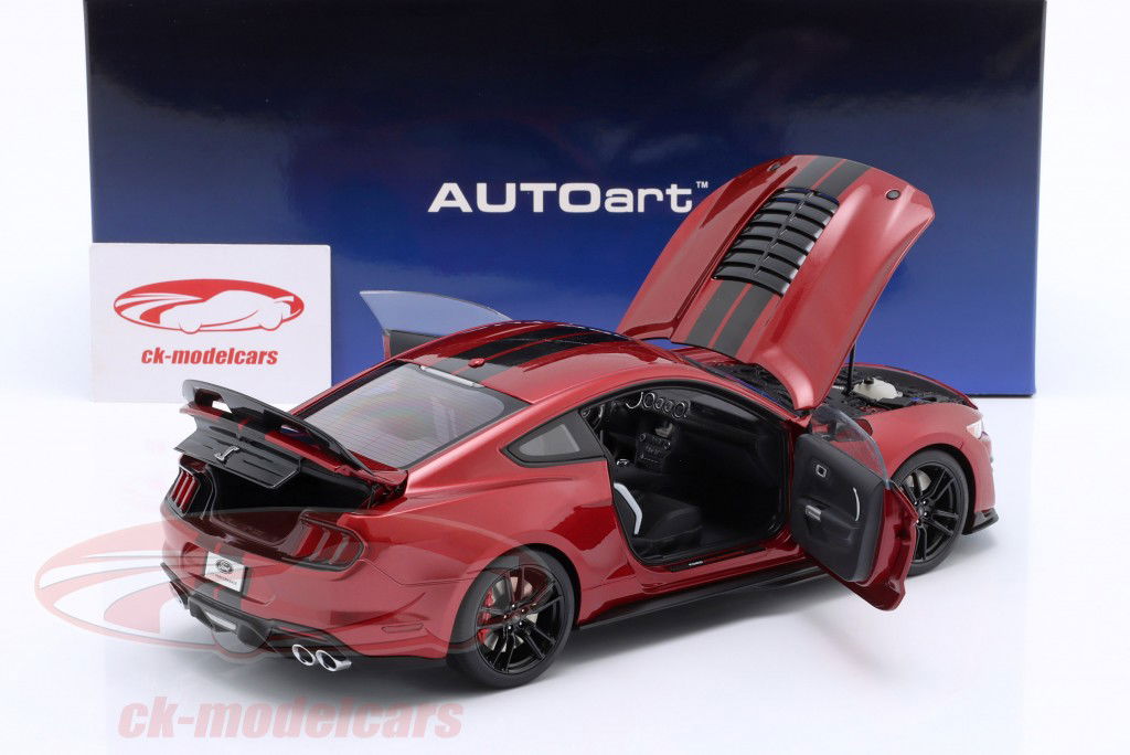 AUTOart 1:18 Ford Mustang Shelby GT500 red / black 73098 model car