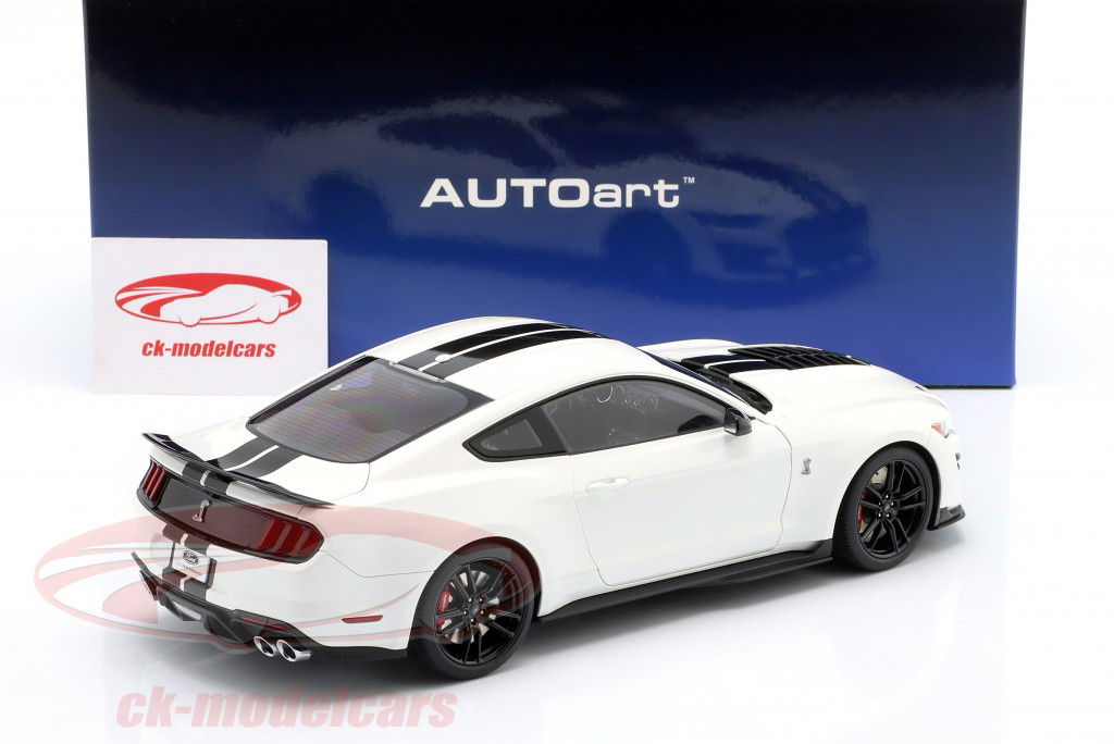 Ford Mustang Shelby GT500 白 / 黒 1:18 AUTOart