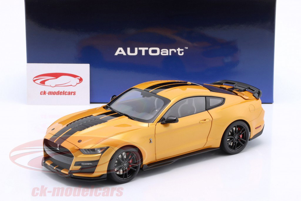 Ford Mustang Shelby GT500 arancia / nero 1:18 AUTOart