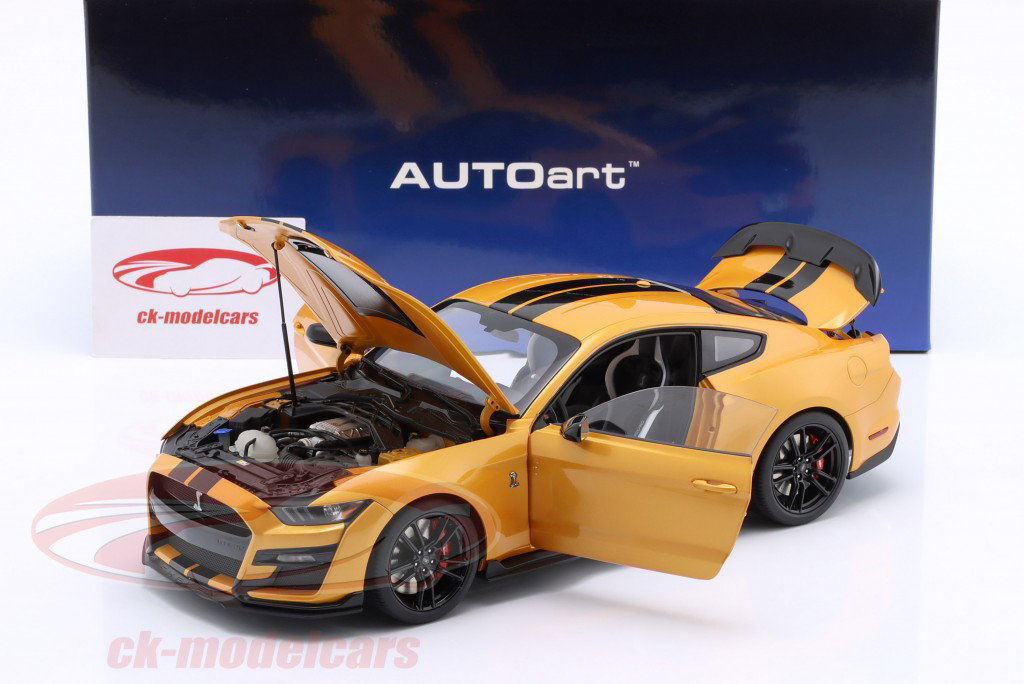 Ford Mustang Shelby GT500 arancia / nero 1:18 AUTOart