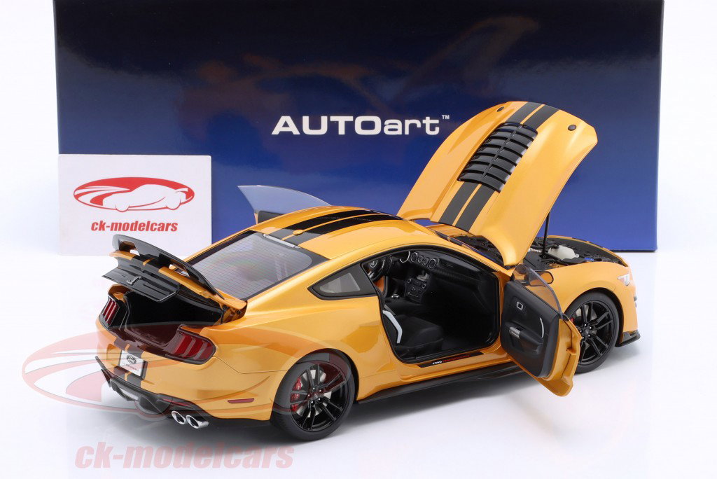 Ford Mustang Shelby GT500 arancia / nero 1:18 AUTOart