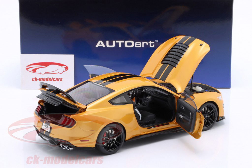 Ford Mustang Shelby GT500 laranja / preto 1:18 AUTOart