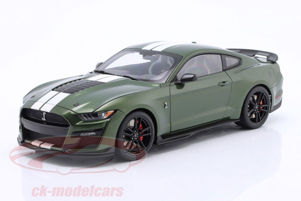 Ford Mustang Shelby GT500 verde oscuro / blanco 1:18 AUTOart