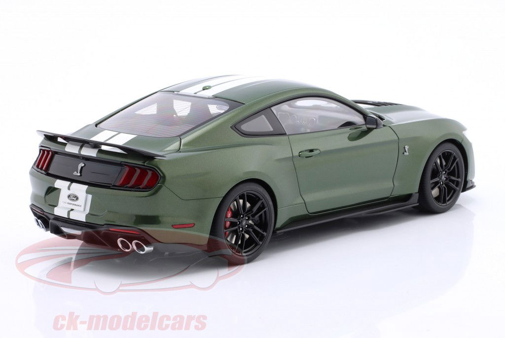 Ford Mustang Shelby GT500 mørkegrøn / hvid 1:18 AUTOart