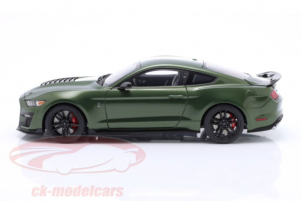 Ford Mustang Shelby GT500 темно-зеленый / белый 1:18 AUTOart