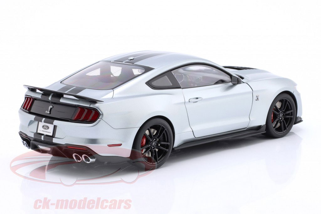 Ford Mustang Shelby GT500 银 / 黑色的 1:18 AUTOart