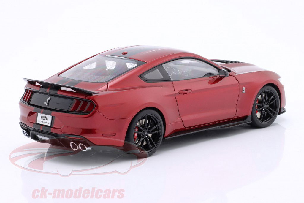 Ford Mustang Shelby GT500 vermelho / preto 1:18 AUTOart