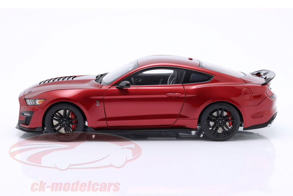 Ford Mustang Shelby GT500 rot / schwarz 1:18 AUTOart