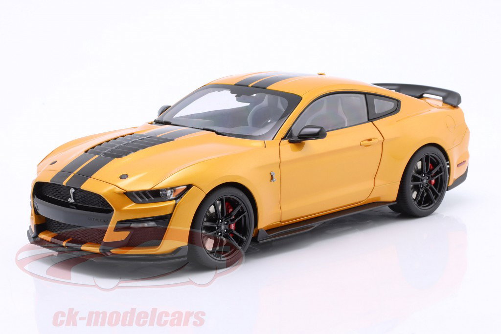 Ford Mustang Shelby GT500 arancia / nero 1:18 AUTOart