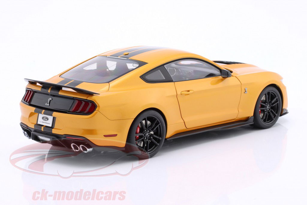 Ford Mustang Shelby GT500 апельсин / черный 1:18 AUTOart
