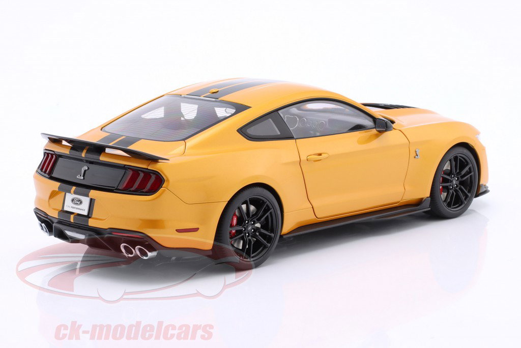 Ford Mustang Shelby GT500 arancia / nero 1:18 AUTOart