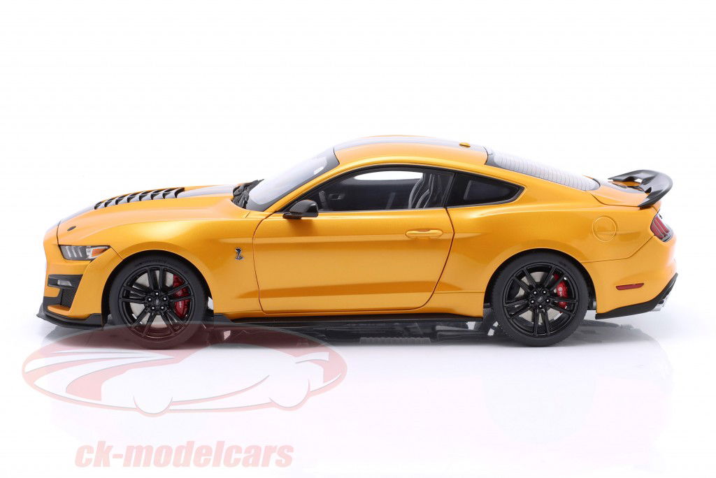 Ford Mustang Shelby GT500 laranja / preto 1:18 AUTOart