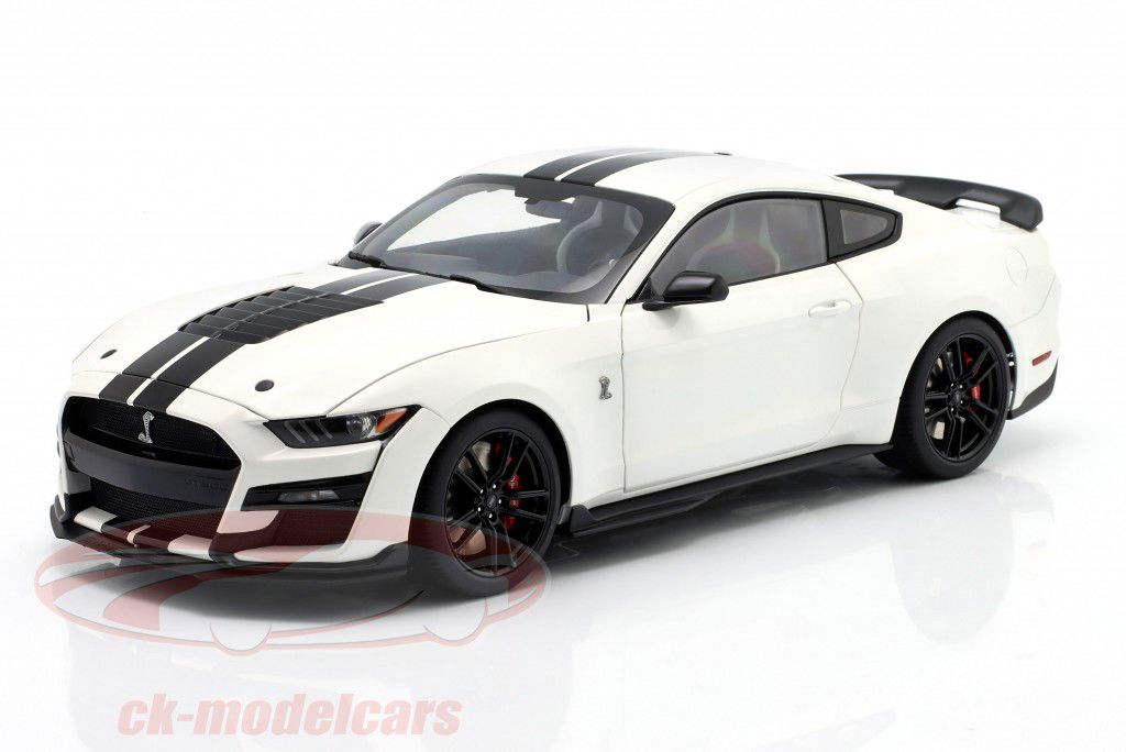 Ford Mustang Shelby GT500 白 / 黒 1:18 AUTOart