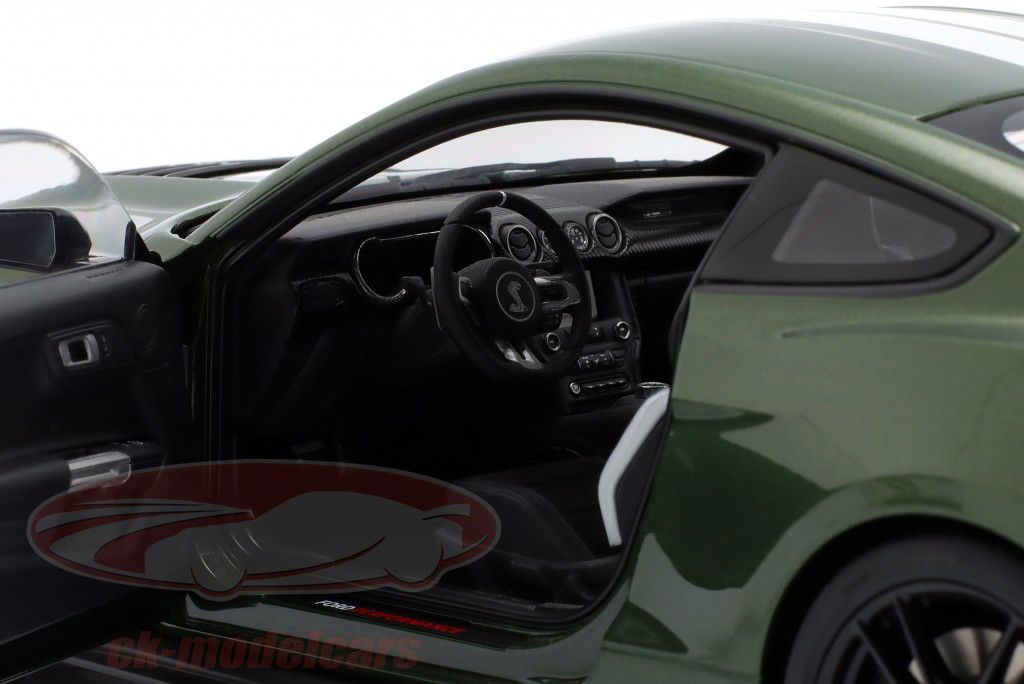 Ford Mustang Shelby GT500 verde oscuro / blanco 1:18 AUTOart