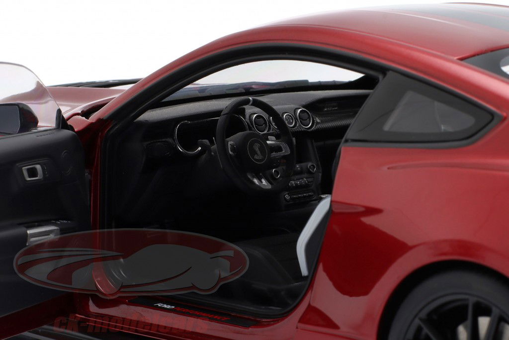 Ford Mustang Shelby GT500 vermelho / preto 1:18 AUTOart