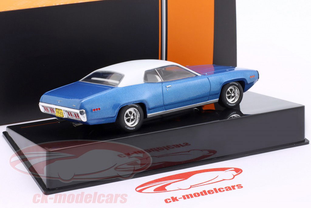 Plymouth Satellite Sebring Plus Bouwjaar 1971 blauw metalen / wit 1:43 Ixo