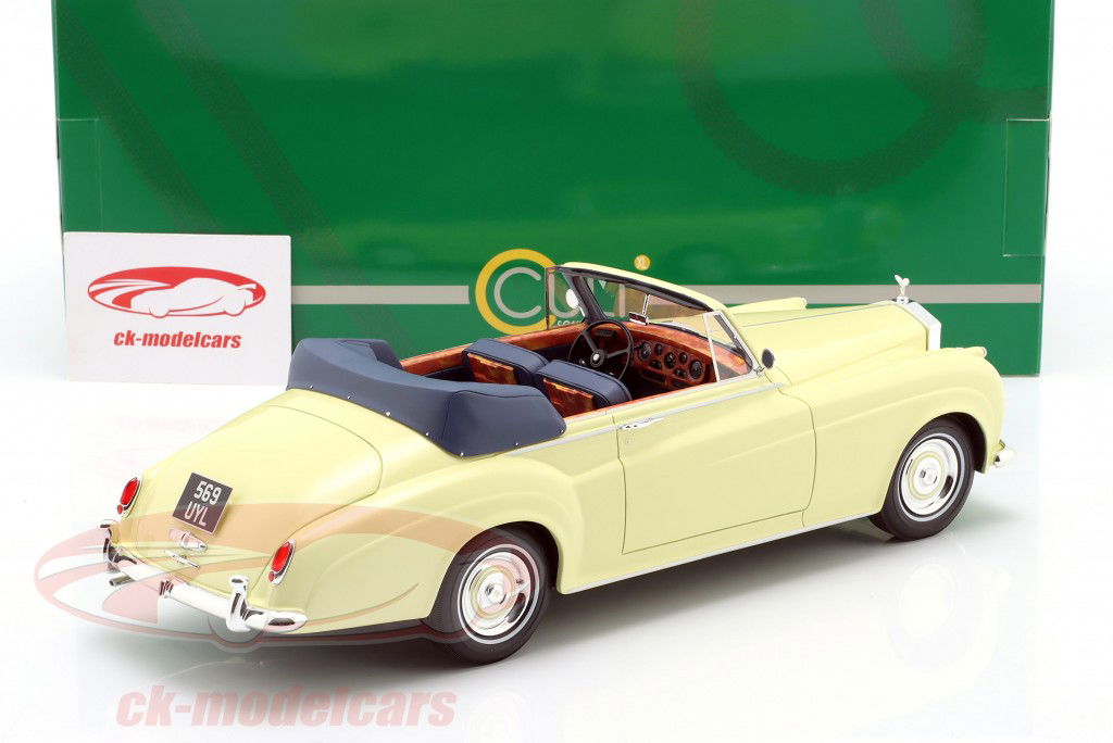 Rolls Royce Silver Cloud II Byggeår 1960-1962 elfenben 1:18 Cult Scale