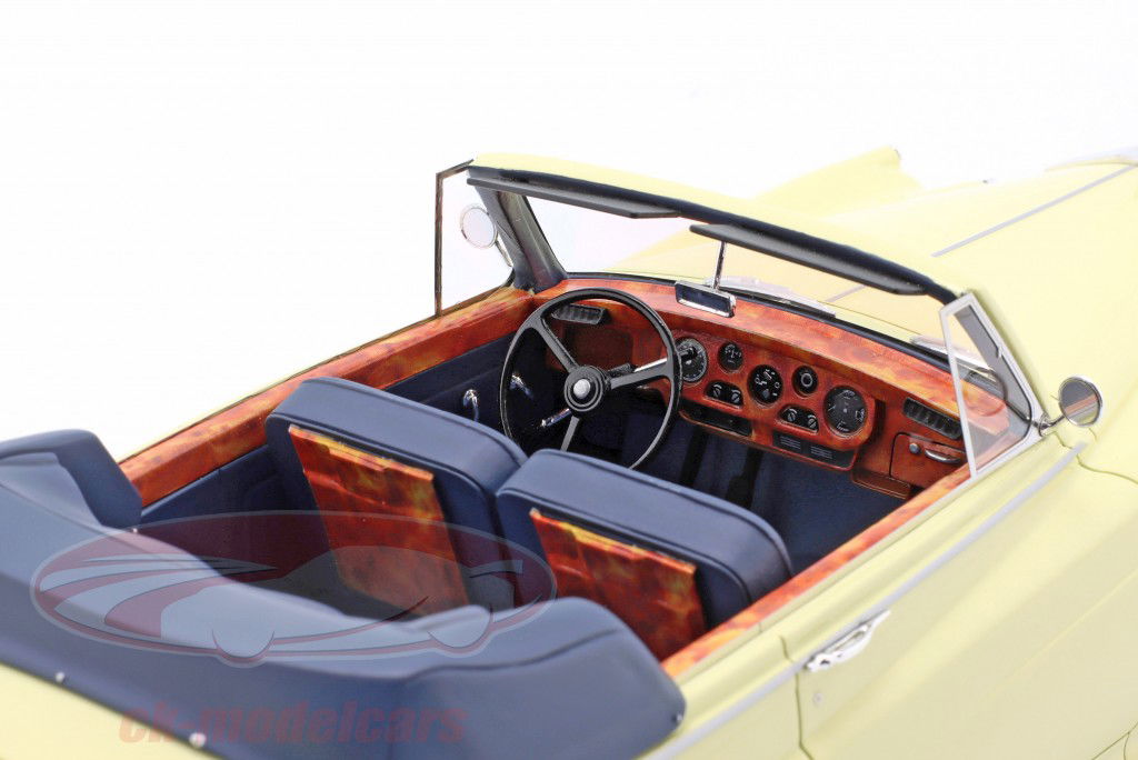 Rolls Royce Silver Cloud II Byggeår 1960-1962 elfenben 1:18 Cult Scale
