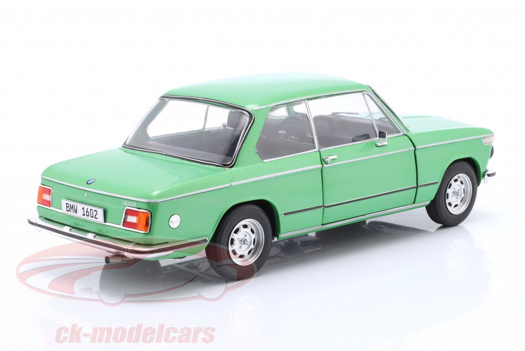 BMW 1602 Taiga year 1971 green 1:18 Solido