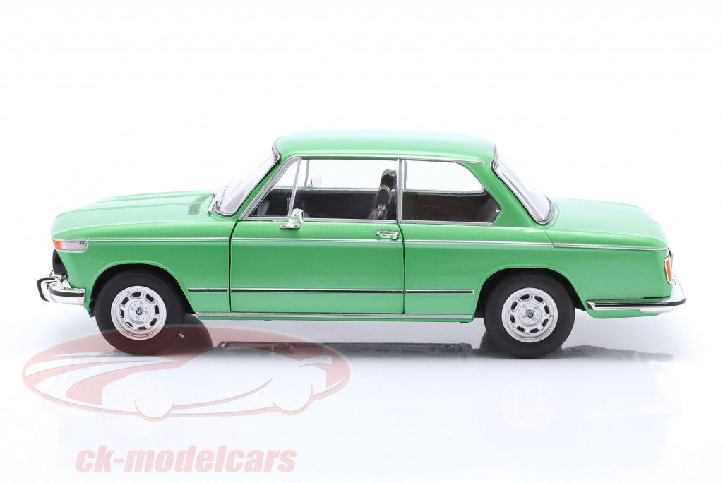 BMW 1602 Taiga year 1971 green 1:18 Solido