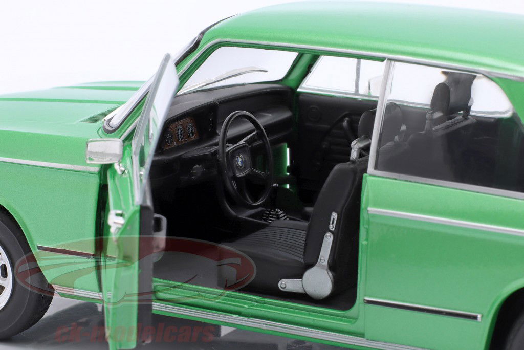 BMW 1602 Taiga year 1971 green 1:18 Solido