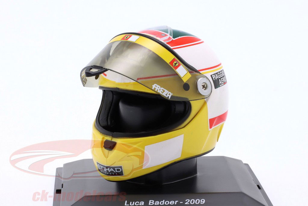 Luca Badoer Scuderia Ferrari #3 formule 1 2009 helm 1:5 Spark Editions