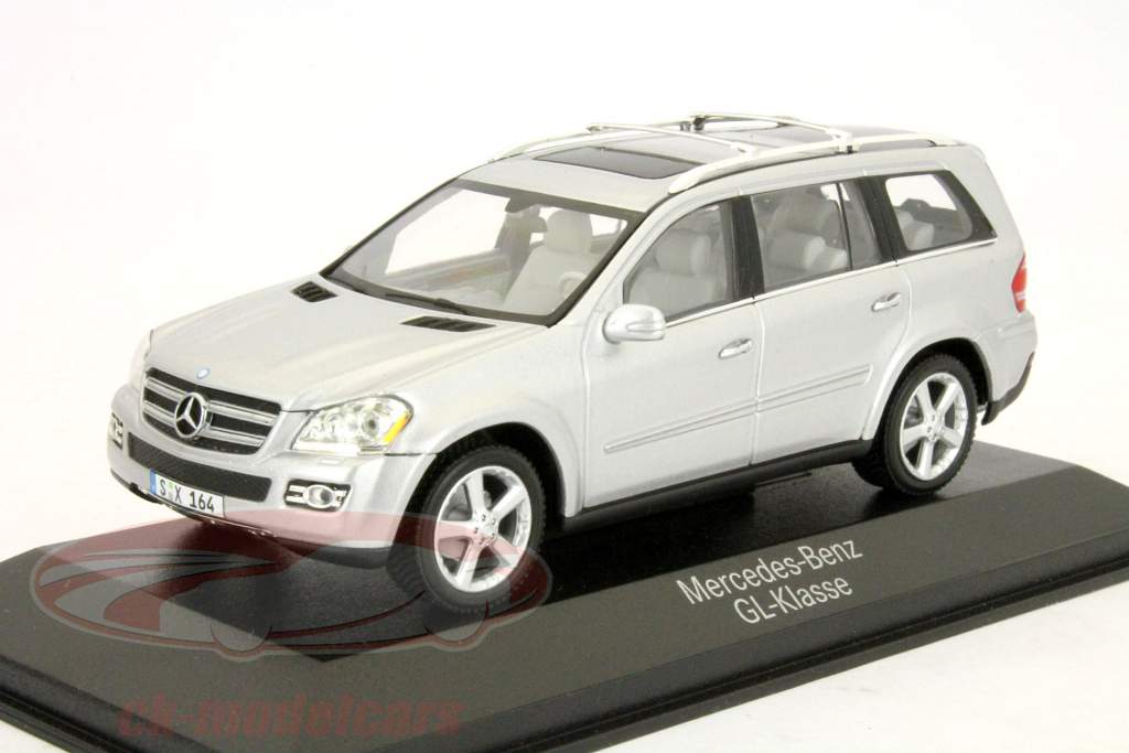 Mercedes-Benz GL-Class 2006 silver 1:43 Minichamps