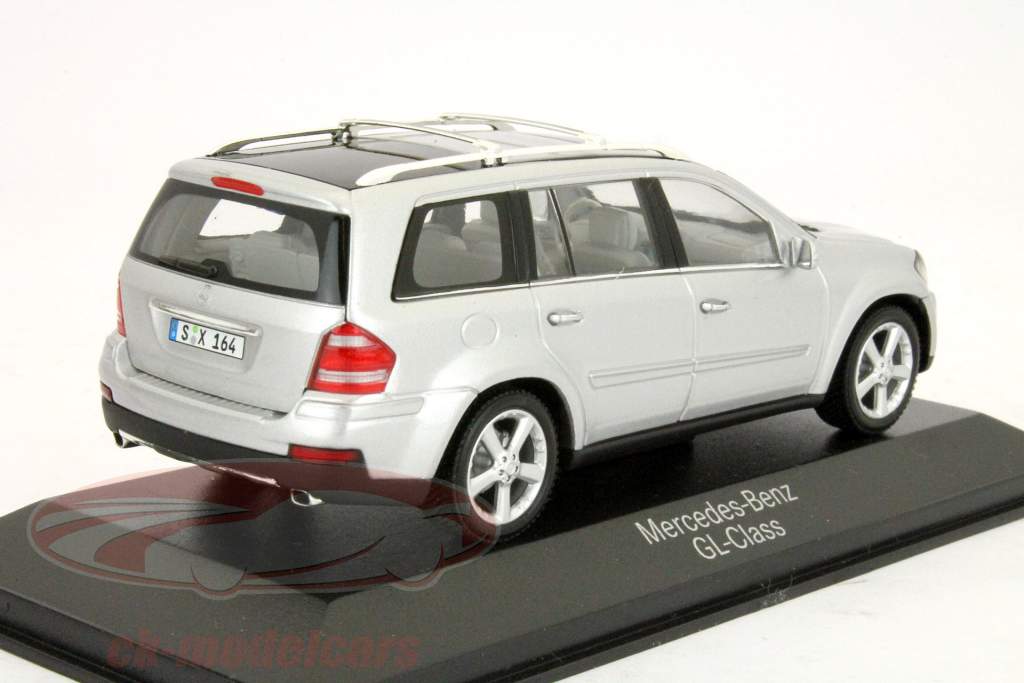Mercedes-Benz GL-Class 2006 silver 1:43 Minichamps