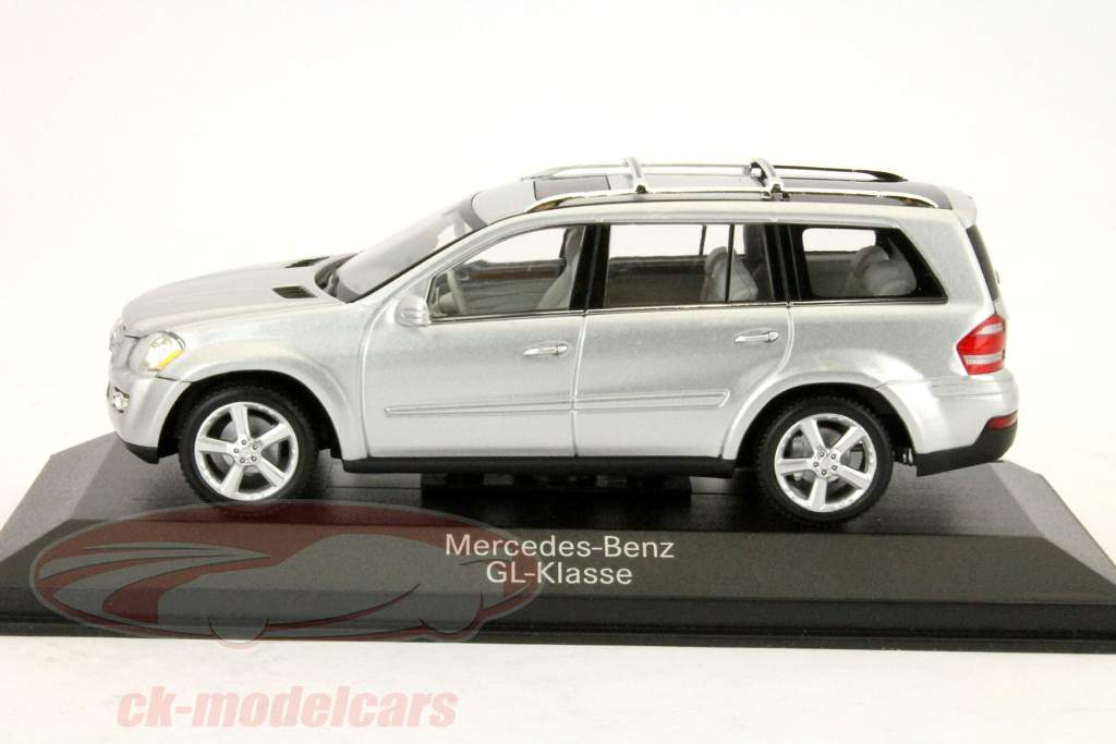 Mercedes-Benz GL-Class 2006 silver 1:43 Minichamps