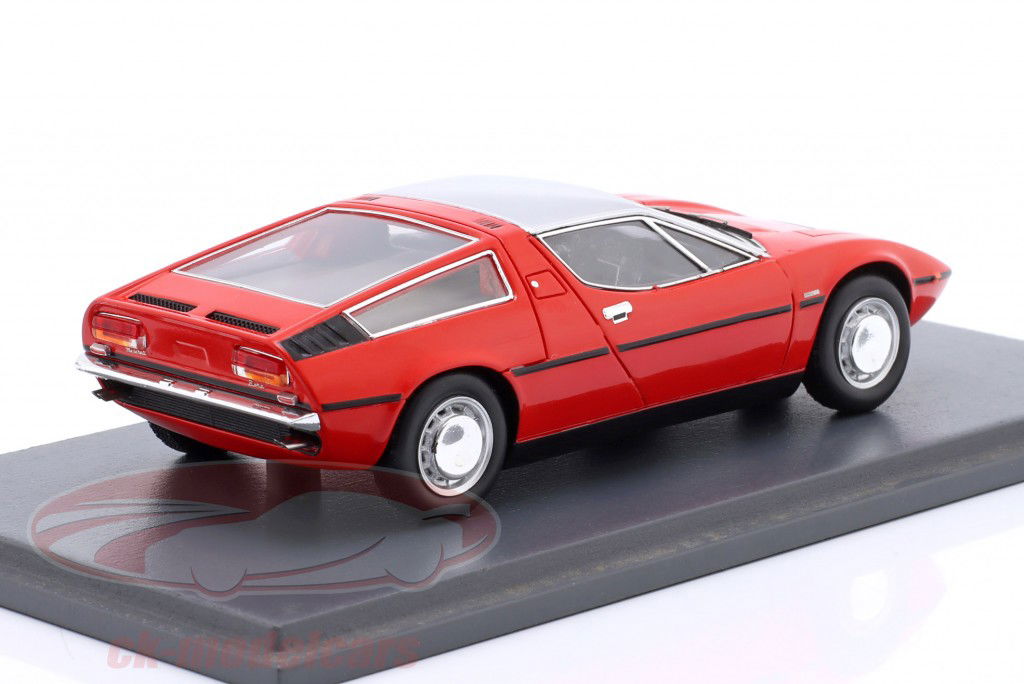 Maserati Bora Bouwjaar 1971 rood / zilver 1:43 Schuco