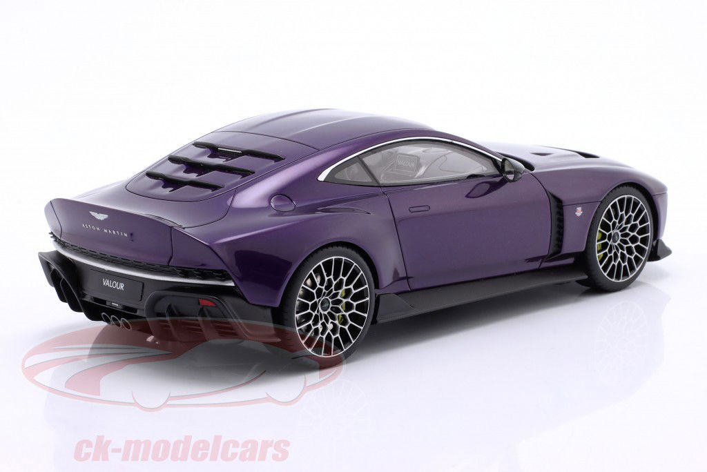 Aston Martin Valour Baujahr 2023 lila 1:18 GT-Spirit