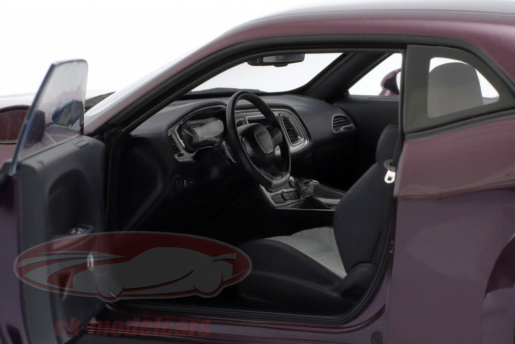 Dodge Challenger SRT Jailbreak 2022 roxo 1:18 AUTOart