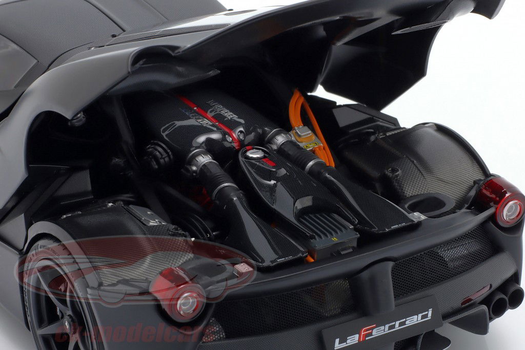 Ferrari LaFerrari Année de construction 2013-2018 terne noir 1:18 BBR