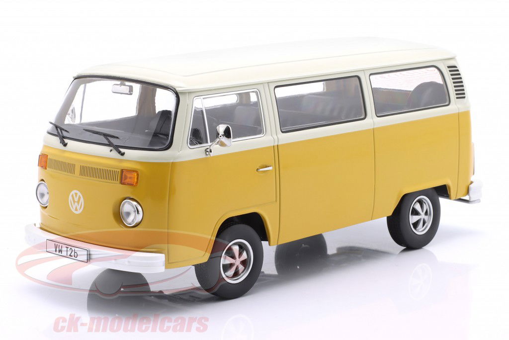 Volkswagen VW T2b Bus mit Fuchs Felgen Baujahr 1972 gelb / weiß 1:18 KK-Scale