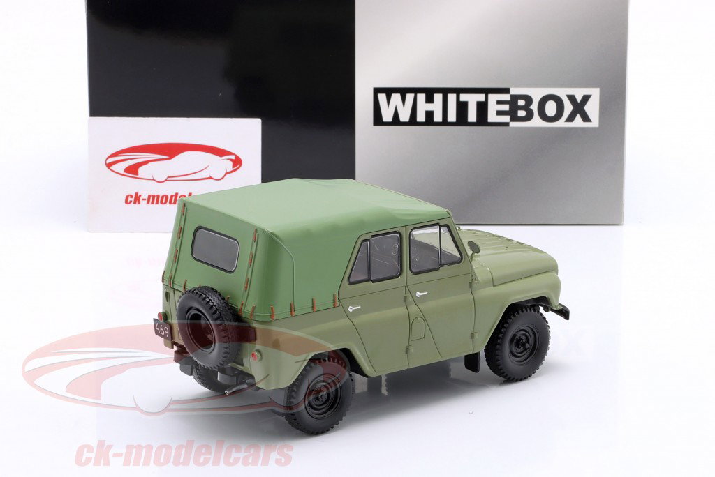 UAZ 469 Année de construction 1975 vert olive 1:24 WhiteBox
