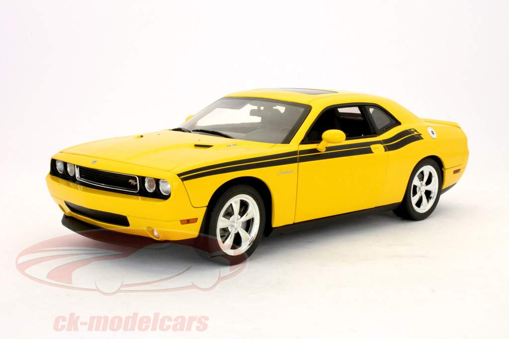 Highway 61 Collectibles 1:18 Dodge Challenger R / T Classic