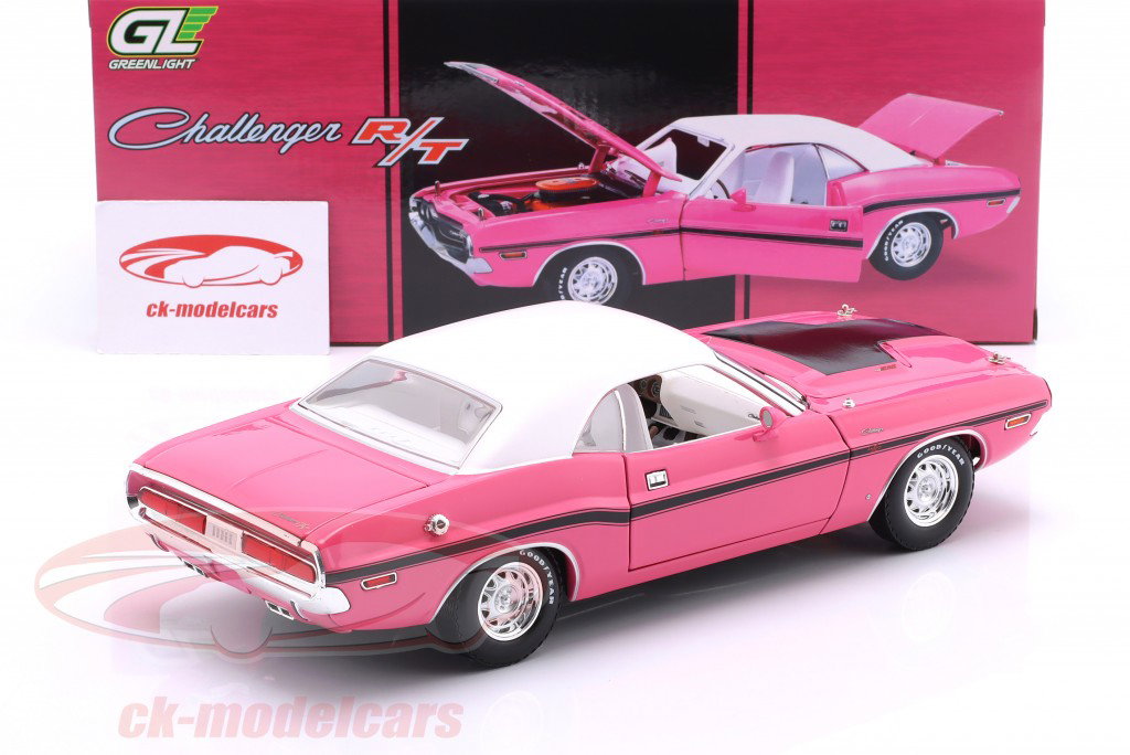 Dodge Challenger RT 440 Six Pack year 1970 pink / white 1:18 Greenlight