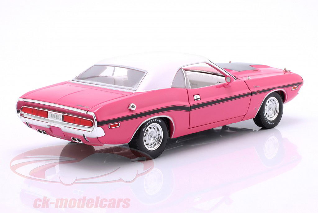 Dodge Challenger RT 440 Six Pack Année de construction 1970 rose / blanc 1:18 Greenlight