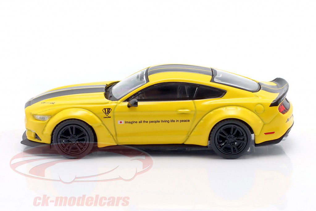Ford Mustang Année de construction 2015 LB-Works tripler jaune 1:64 TrueScale